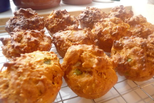 muffins aux oignons-pois chiches avec graines de sésame et fromage