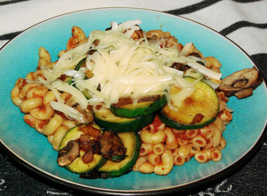 poêle de courgettes, champignons et pâtes