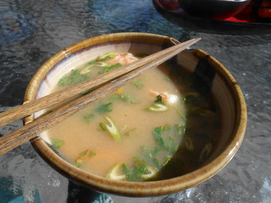soupe thaï aux crevettes et au riz