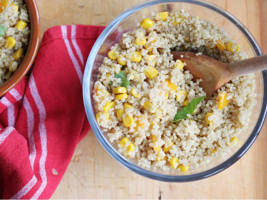 quinoa avec maïs rôti et poivrons