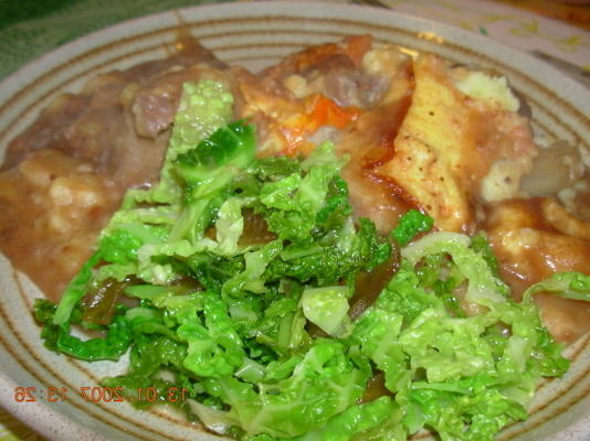 chou de Savoie sauté et confiture d'oignons à l'oignon et à l'oignon