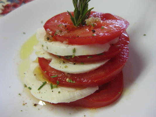 Mozzarella et tomates au romarin