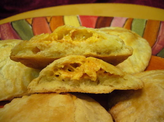 empanada de queso (pâtisseries au fromage)