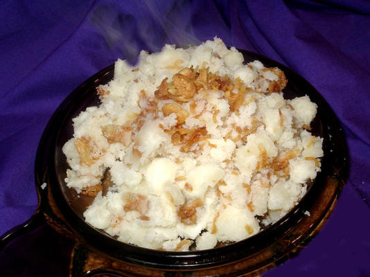 pommes de terre croquantes et faciles à l'oignon et à l'ail
