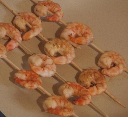 brochettes de piment, crevettes au citron vert