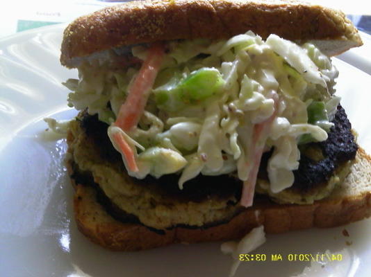hamburgers au saumon et salade de légumes
