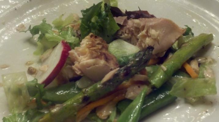 Salade de saumon aux légumes printaniers