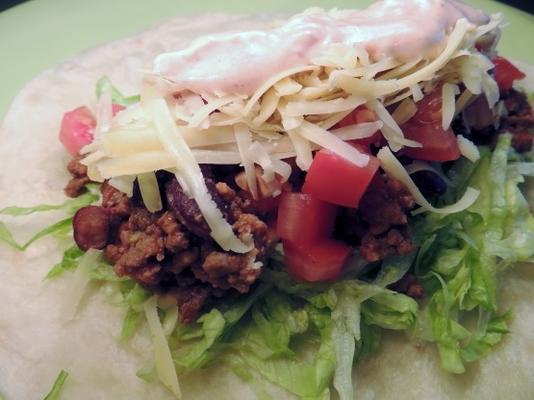 Tacos de salade de femme pionnière