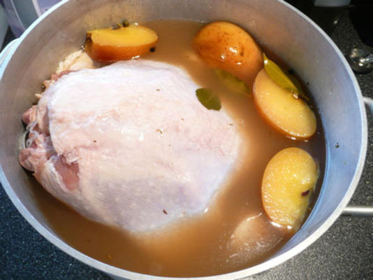saumure de pommes et d'herbes pour la dinde