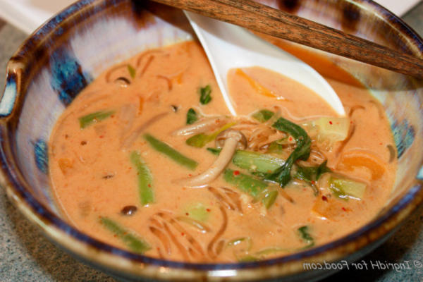 soupe de nouilles aux légumes thaï ma voie