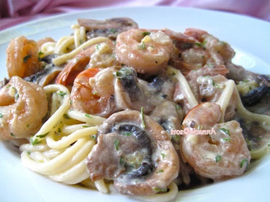 spaghettis aux crevettes et aux champignons