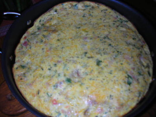 Frittata aux champignons et à l'échalote avec jambon.