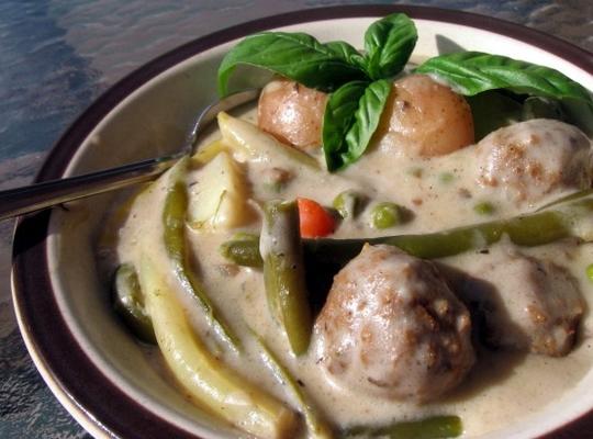 boulettes de viande et légumes