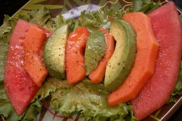 Salade mexicaine à la pastèque et à la papaye avec vinaigrette à la tequila