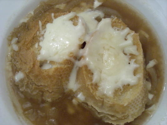 simple soupe à l'oignon français au micro-ondes