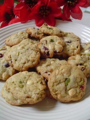 biscuits au sucre à la pistache et aux cerises séchées