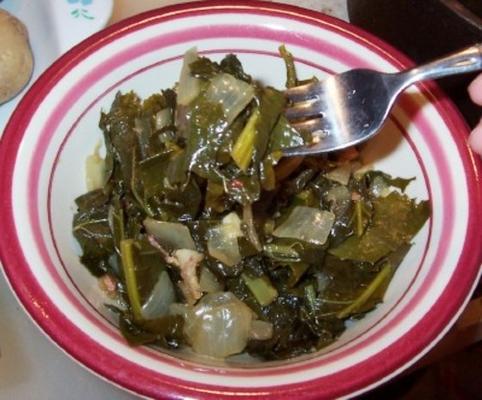 bacon et feuilles de chou vert braisé au sucre brun