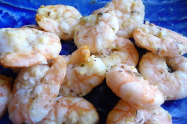 crevettes grillées au citron et aux herbes