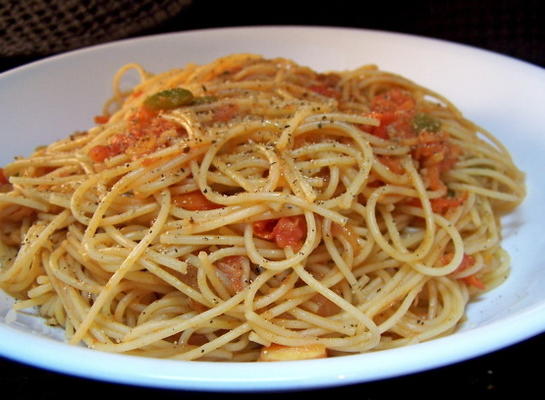 spaghetti à la sauce tomate et ail