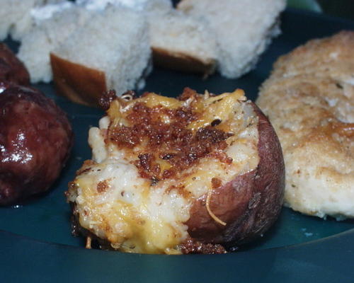 peaux de pommes de terre rouges chargées