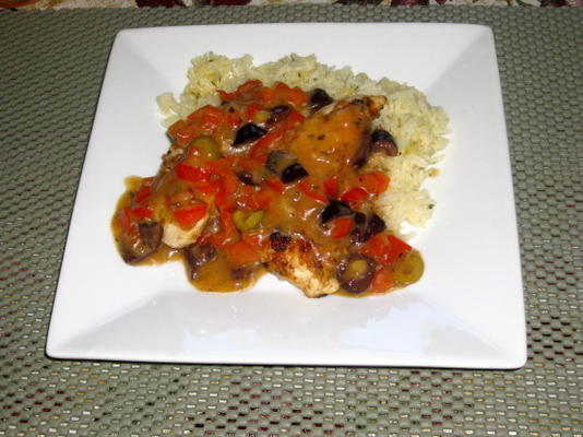 poulet aux agrumes avec sauce à l'orange et aux olives