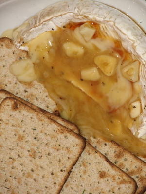 Brie au miel et à l'ail rôti de Talula