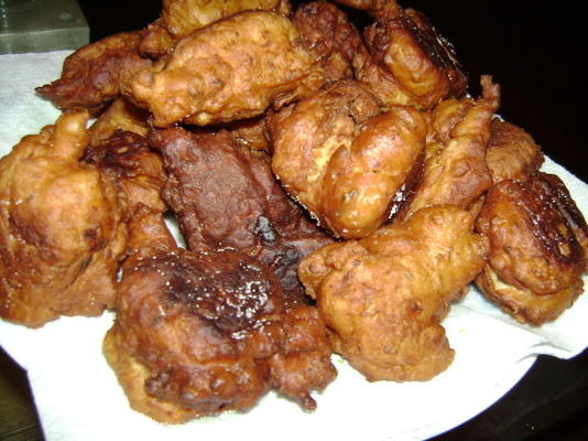 beignets de conque des Caraïbes à la sauce piquante des îles
