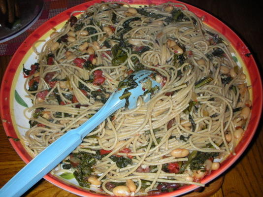 spaghettis à la toscane avec chou frisé et cannellinis