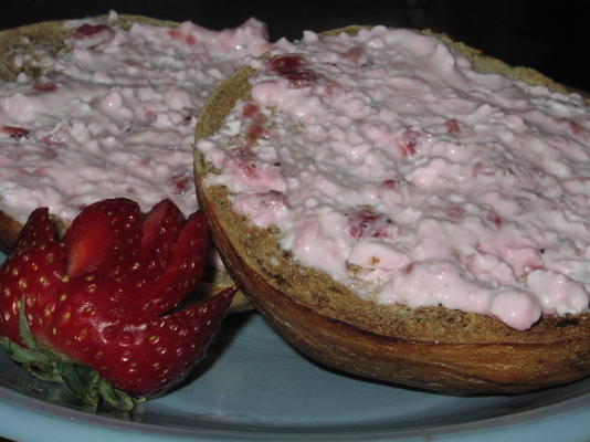 fraises et bagel à la crème à tartiner pour deux (1 point)