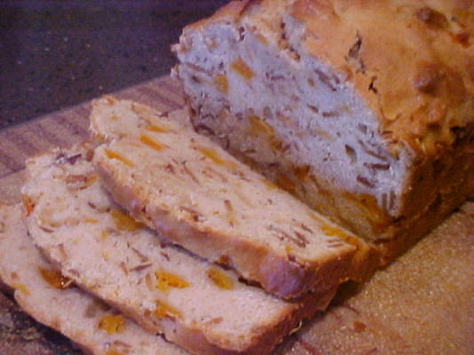 le pain à l'abricot et aux amandes du treillis