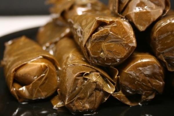 dolmadakia (feuilles de vigne farcies)