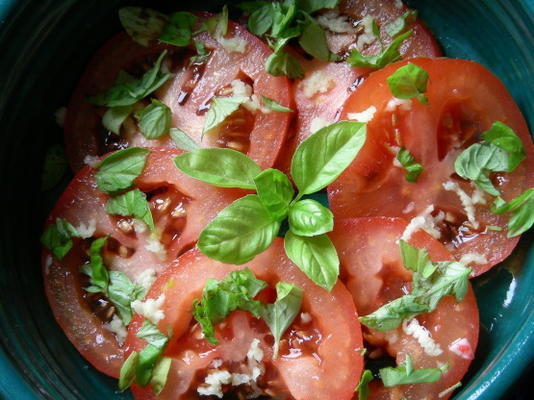 salade simple tomate ail basilic