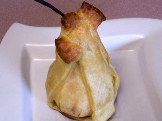 poires ouzo épicées enveloppées dans une pâte feuilletée