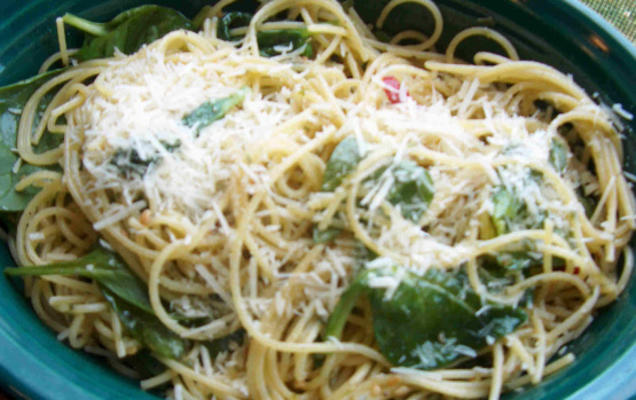 spaghetti à l'ail et aux épinards