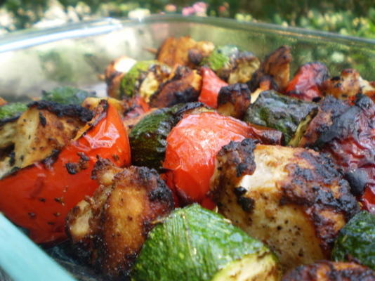 pollo moruno avec des légumes grillés (brochettes de poulet espagnol)