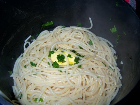 spaghetti aux herbes avec beurre