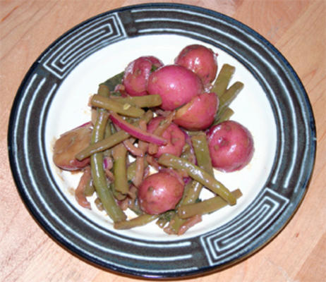 salade de haricots et de pommes de terre avec vinaigrette balsamique
