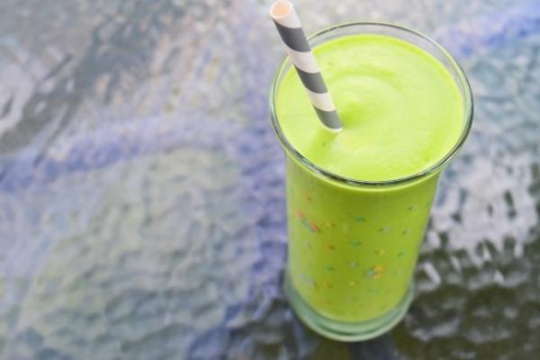 smoothie avocat et crème de noix de coco