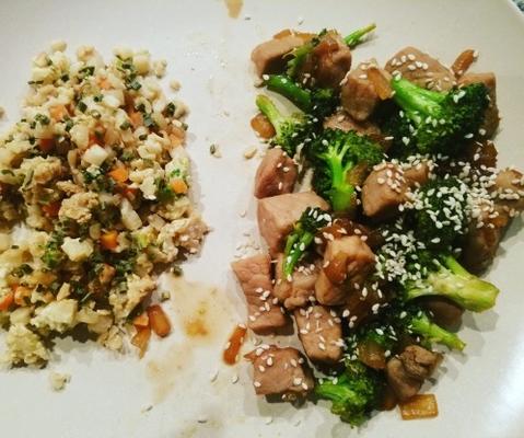 sauté de porc et de brocoli à faible teneur en glucides - 3 glucides nets