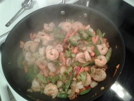 sauté de légumes-crevettes dans une sauce à base de soja (sans gluten)