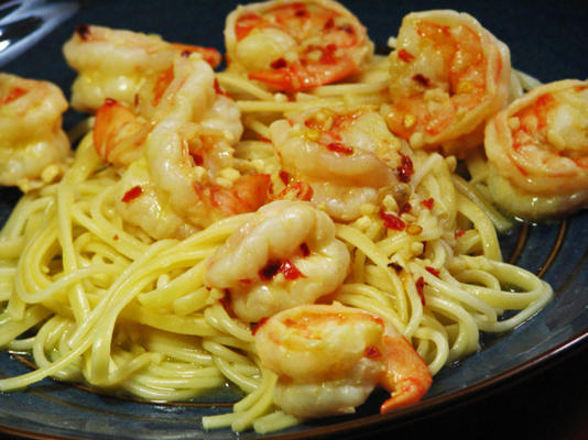 pâtes aux crevettes à la sauce à l'ail (fideos con gambas)