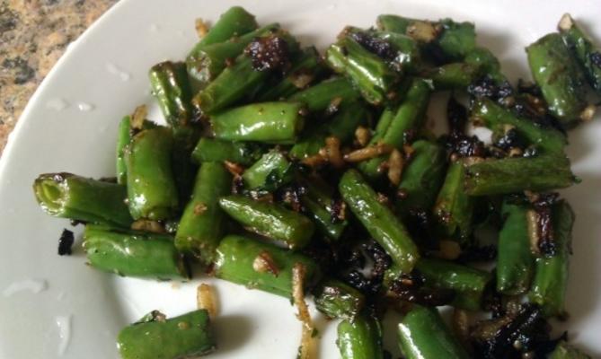 haricots verts frits à la noix de coco