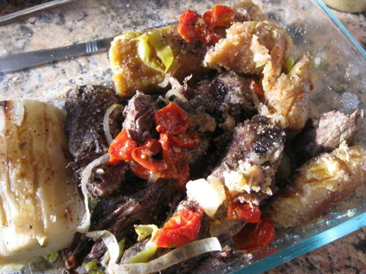 baho (boeuf, plantains et yuca cuits à la vapeur dans des feuilles de bananier)