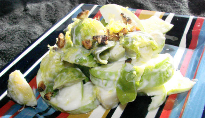 choux de Bruxelles et salade de pommes