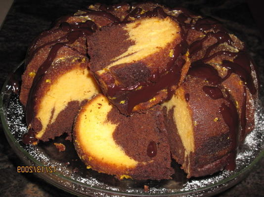 gâteau tourbillon au chocolat orange avec glaçage orange délicieux