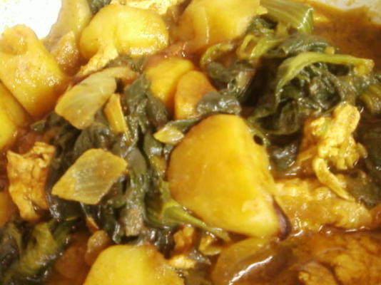 curry au poulet, aux pommes de terre et aux épinards