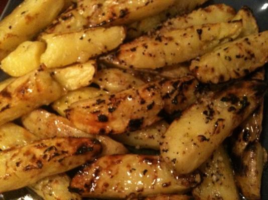 pommes de terre grillées au beurre et au glaçage à l'ail