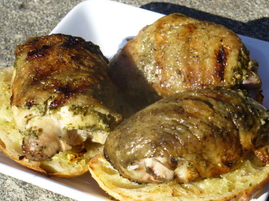 cuisses de poulet farcies au pesto grillé
