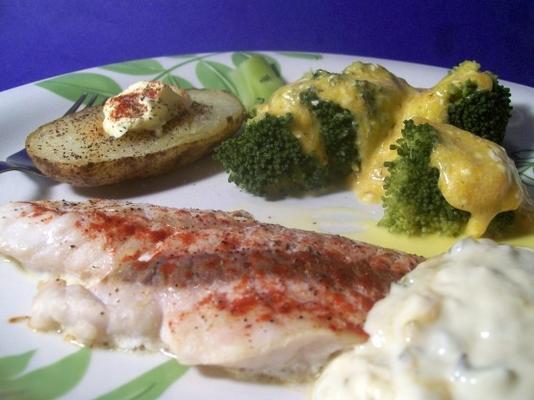 poisson au brocoli, pomme de terre au four et sauce au fromage (lite bleu)