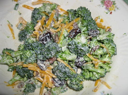 salade de brocoli et cheddar